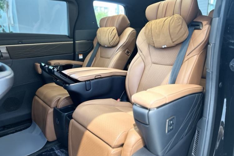 Used Toyota Alphard 2024 Dual-Engine 2.5L Prestige Edition Interior 12