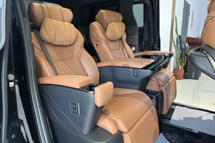 Used Toyota Alphard 2024 Dual-Engine 2.5L Prestige Edition Interior 14