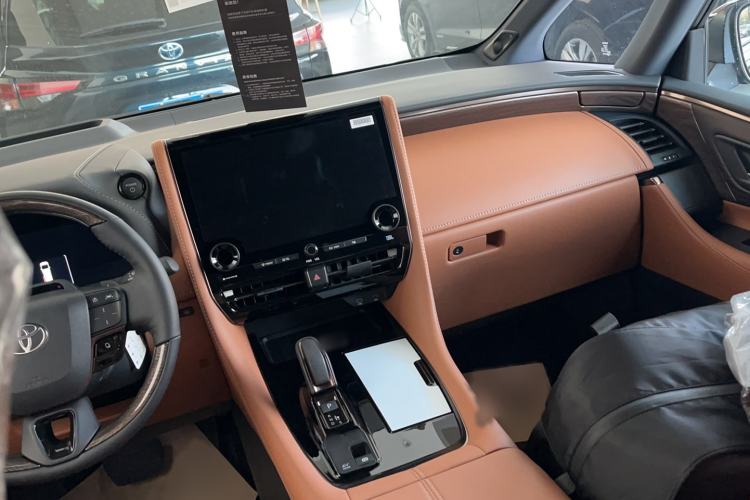 Used Toyota Alphard 2025 Dual-Engine 2.5L Prestige Gold Edition Interior 3