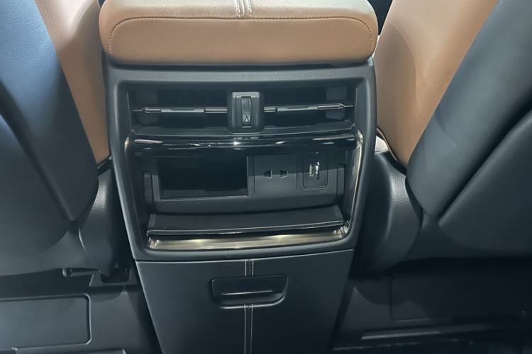 Used Toyota Alphard 2024 Dual-Engine 2.5L Prestige Edition Interior 6