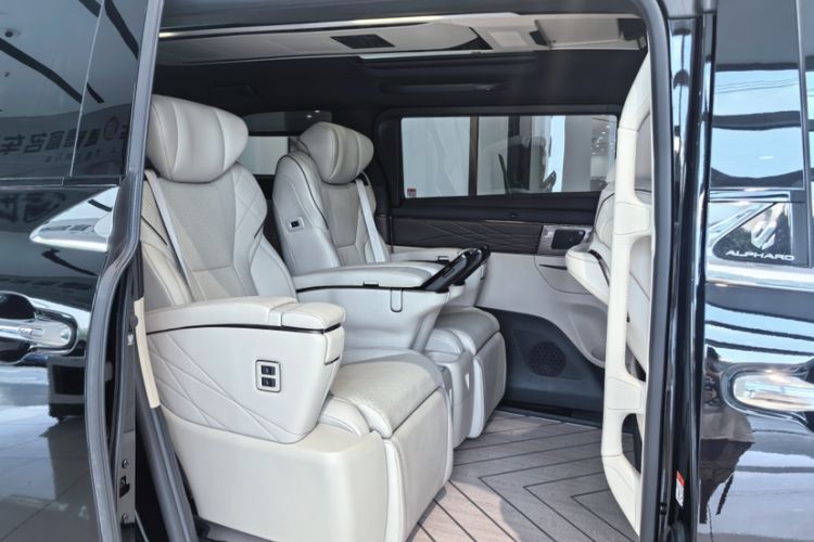 Used Toyota Alphard 2024 Dual-Engine 2.5L Deluxe Edition Interior 8