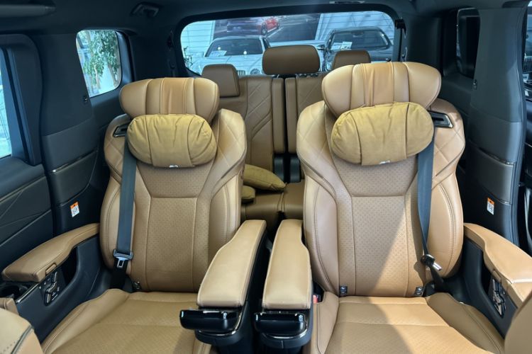 Used Toyota Alphard 2024 Dual-Engine 2.5L Prestige Edition Interior 8