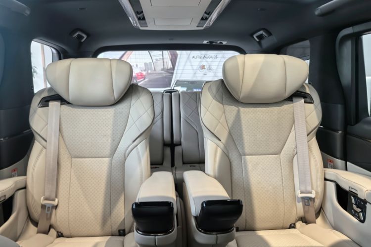 Used Toyota Alphard 2024 Dual-Engine 2.5L Deluxe Edition Interior 9
