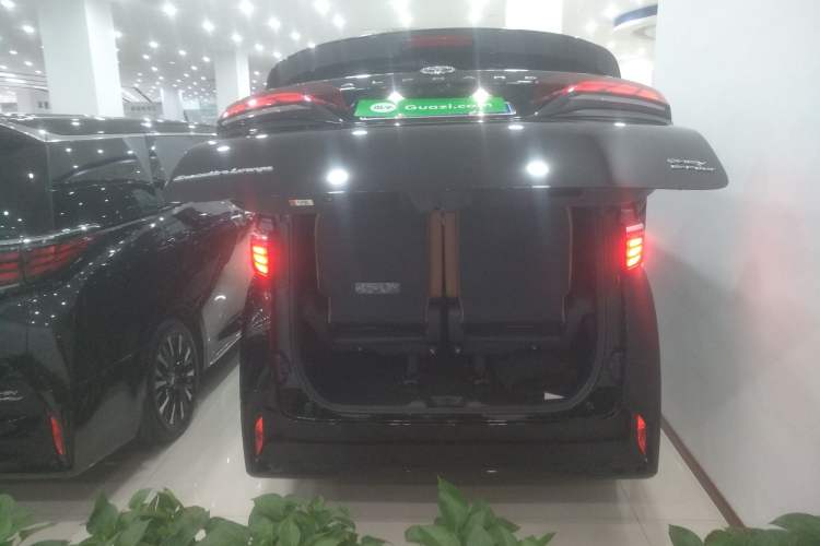 Used Toyota Alphard 2024 Dual-Engine 2.5L Prestige Edition Trunk