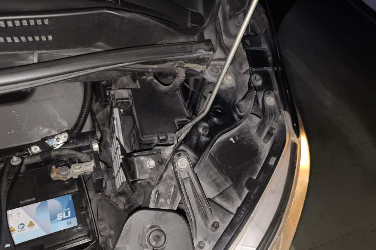 Used Toyota Alphard 2011 3.5L Luxury Edition Engine Bay Left