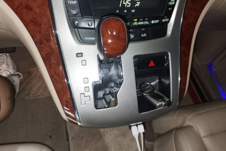 Used Toyota Alphard 2011 3.5L Luxury Edition Gear Lever