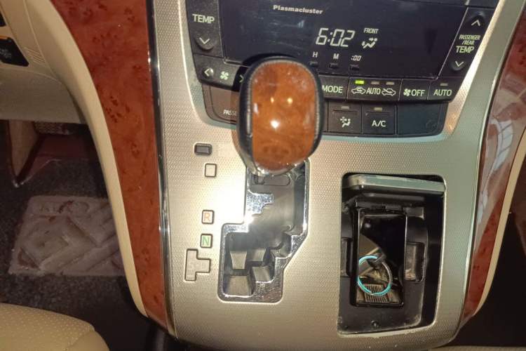 Used Toyota Alphard 2011 3.5L Luxury Edition Gear Lever