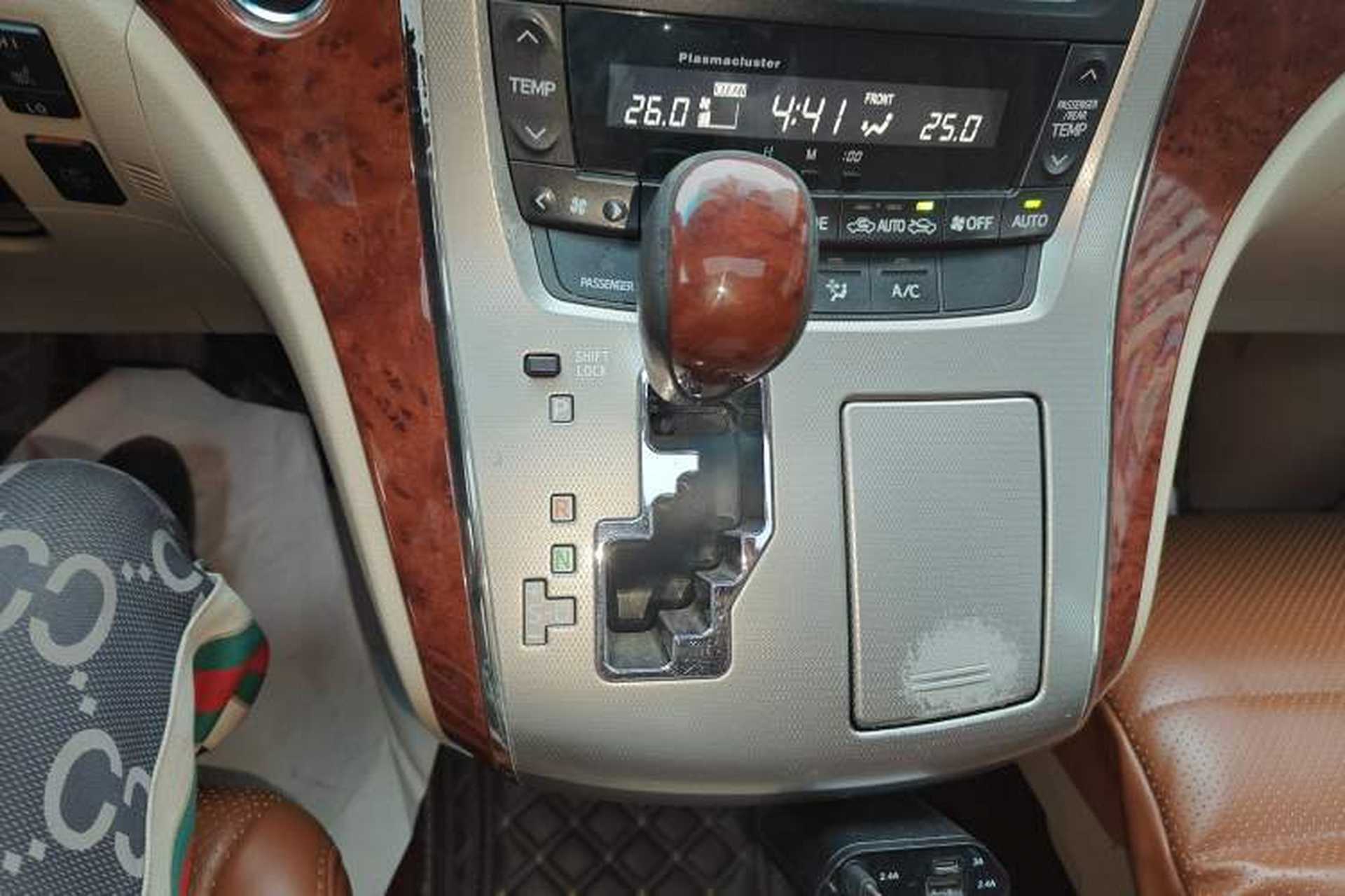 Used Toyota Alphard 2011 3.5L Luxury Edition Gear Lever
