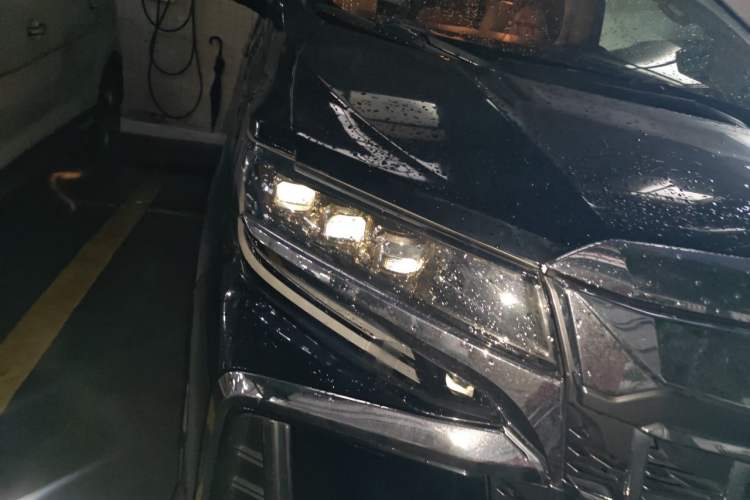 Used Toyota Alphard 2011 3.5L Luxury Edition Right Front Headlight