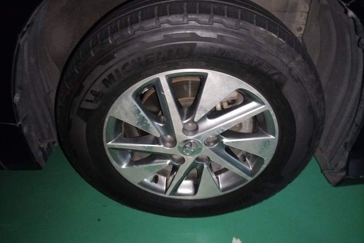 Used Toyota Alphard 2011 3.5L Luxury Edition Right Front Wheel Hub