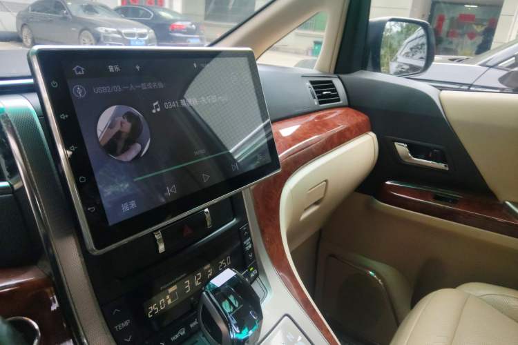 Used Toyota Alphard 2011 2.4L Luxury Edition Audio And AC Panel