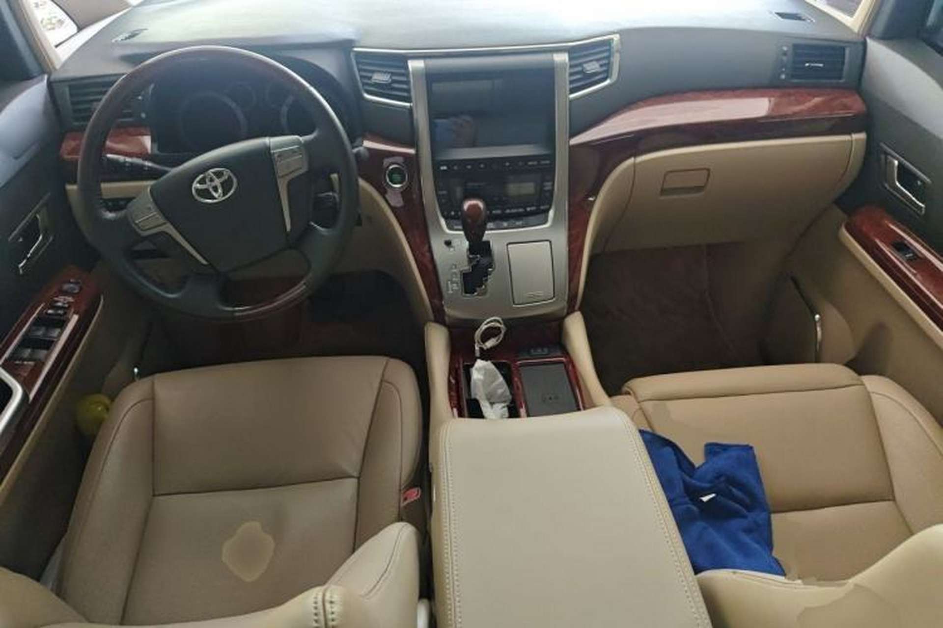 Used Toyota Alphard 2011 3.5L Luxury Edition Center Console