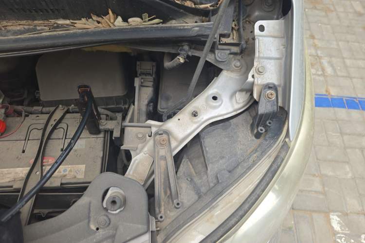 Used Toyota Alphard 2011 2.4L Luxury Edition Engine Bay Left
