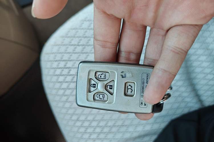 Used Toyota Alphard 2011 2.4L Luxury Edition Interior 1