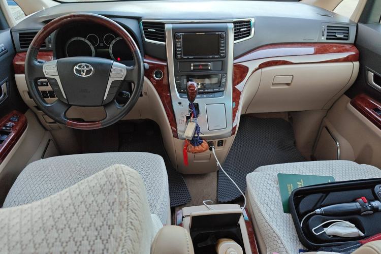 Used Toyota Alphard 2011 2.4L Luxury Edition Interior 2
