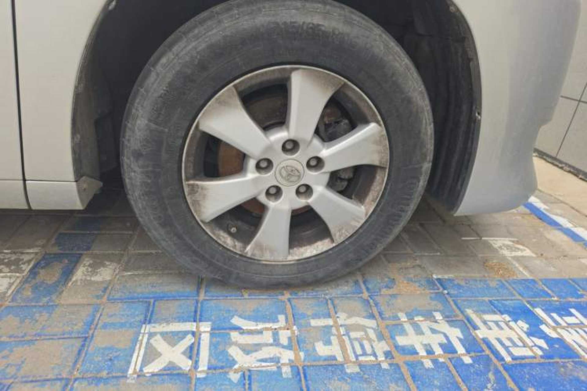 Used Toyota Alphard 2011 2.4L Luxury Edition Right Front Wheel Hub