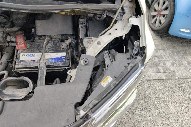 Used Toyota Alphard 2011 2.4L Luxury Edition Engine Bay Left