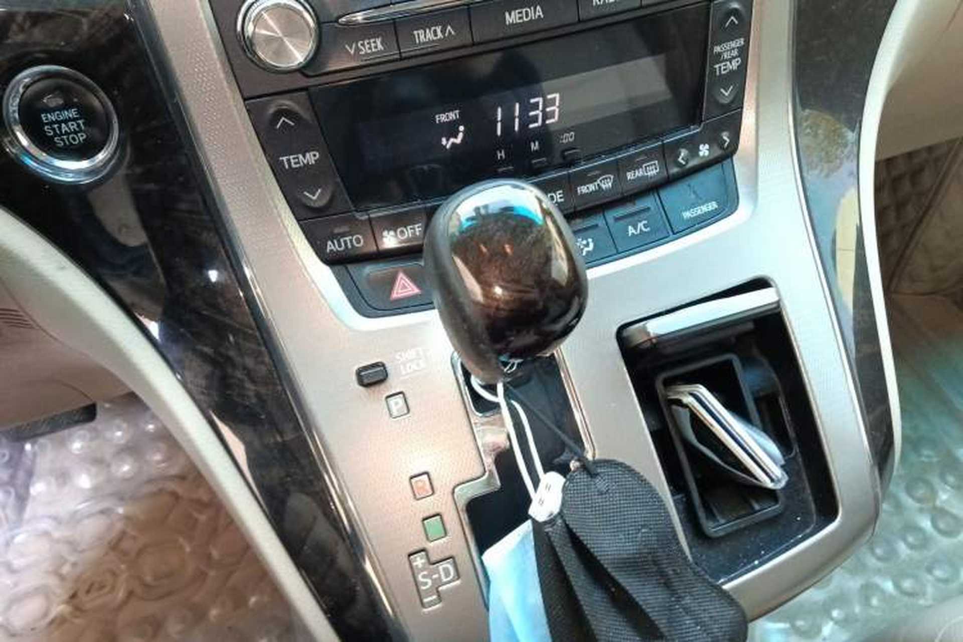 Used Toyota Alphard 2011 3.5L Luxury Edition Gear Lever