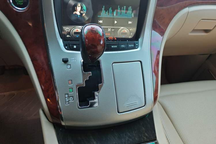Used Toyota Alphard 2011 3.5L Luxury Edition Gear Lever