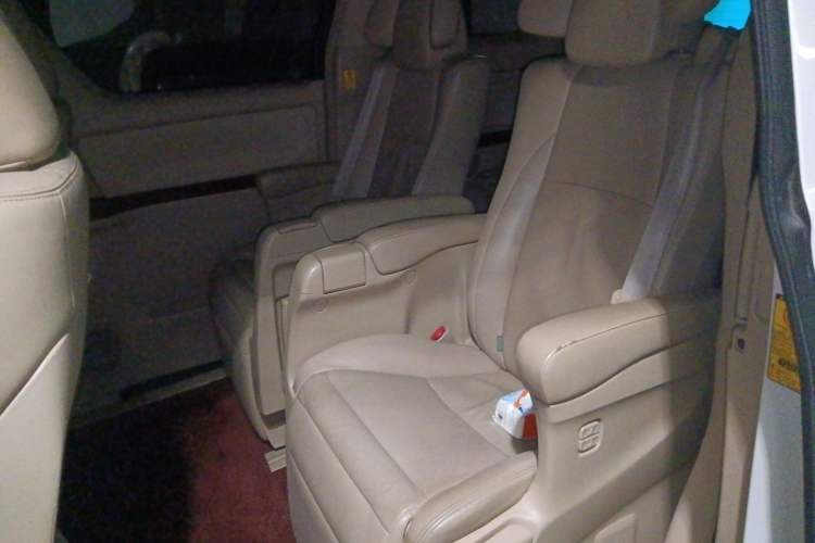 Used Toyota Alphard 2011 3.5L Luxury Edition Interior 4