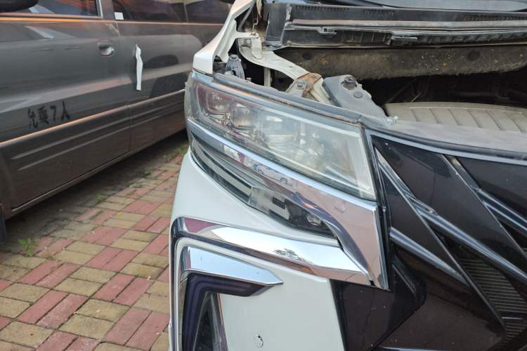 Used Toyota Alphard 2011 3.5L Luxury Edition Right Front Headlight