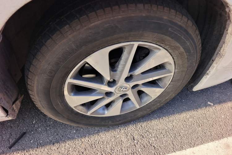 Used Toyota Alphard 2011 3.5L Luxury Edition Right Front Wheel Hub