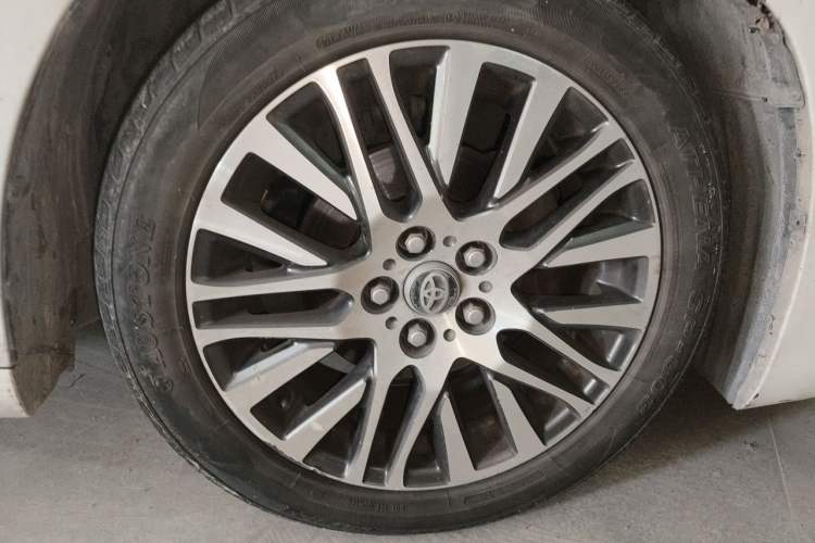 Used Toyota Alphard 2011 3.5L Luxury Edition Right Front Wheel Hub