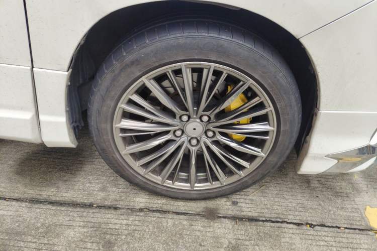 Used Toyota Alphard 2011 3.5L Luxury Edition Right Front Wheel Hub