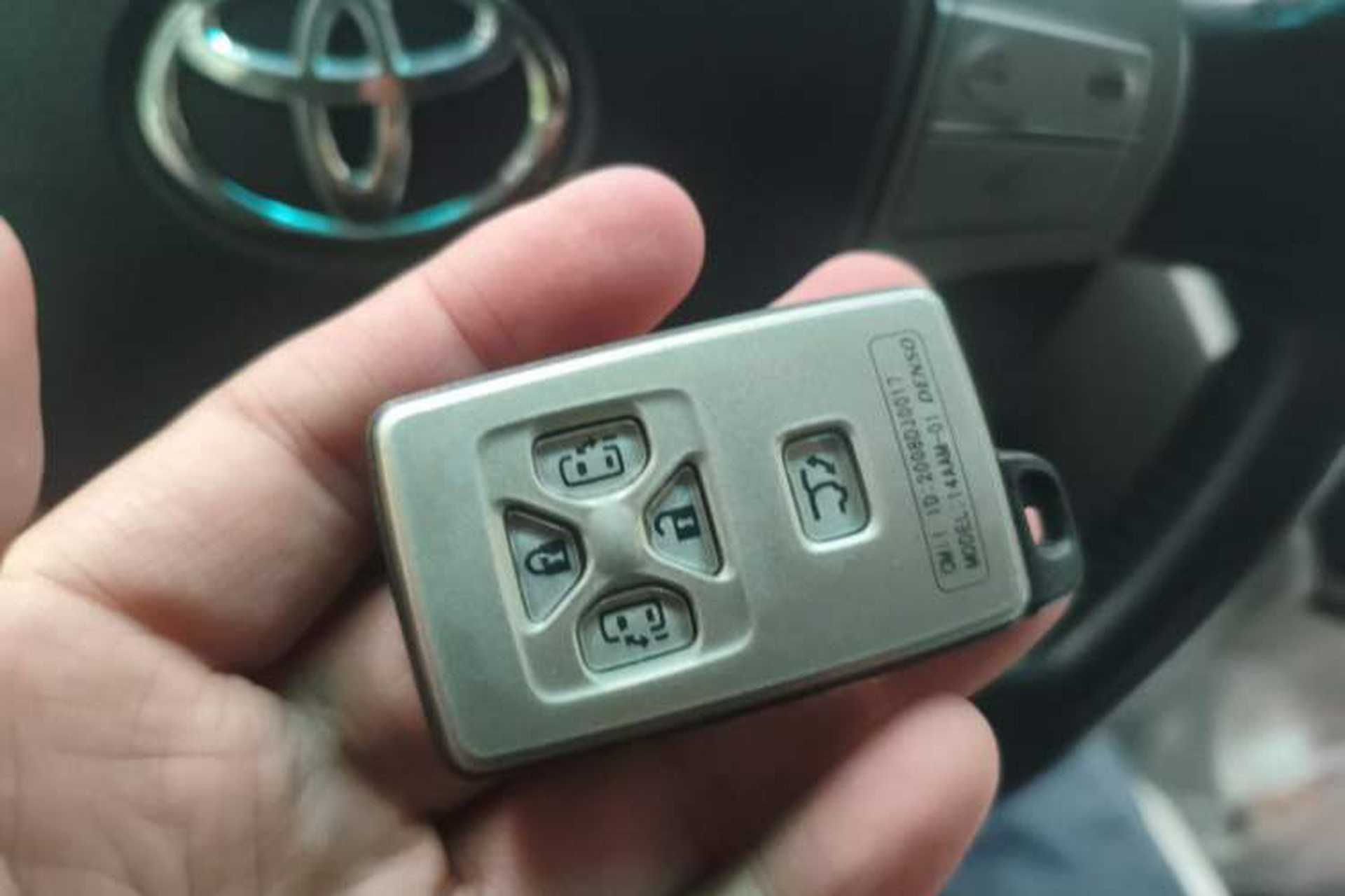 Used Toyota Alphard 2011 3.5L Luxury Edition Vehicle Key