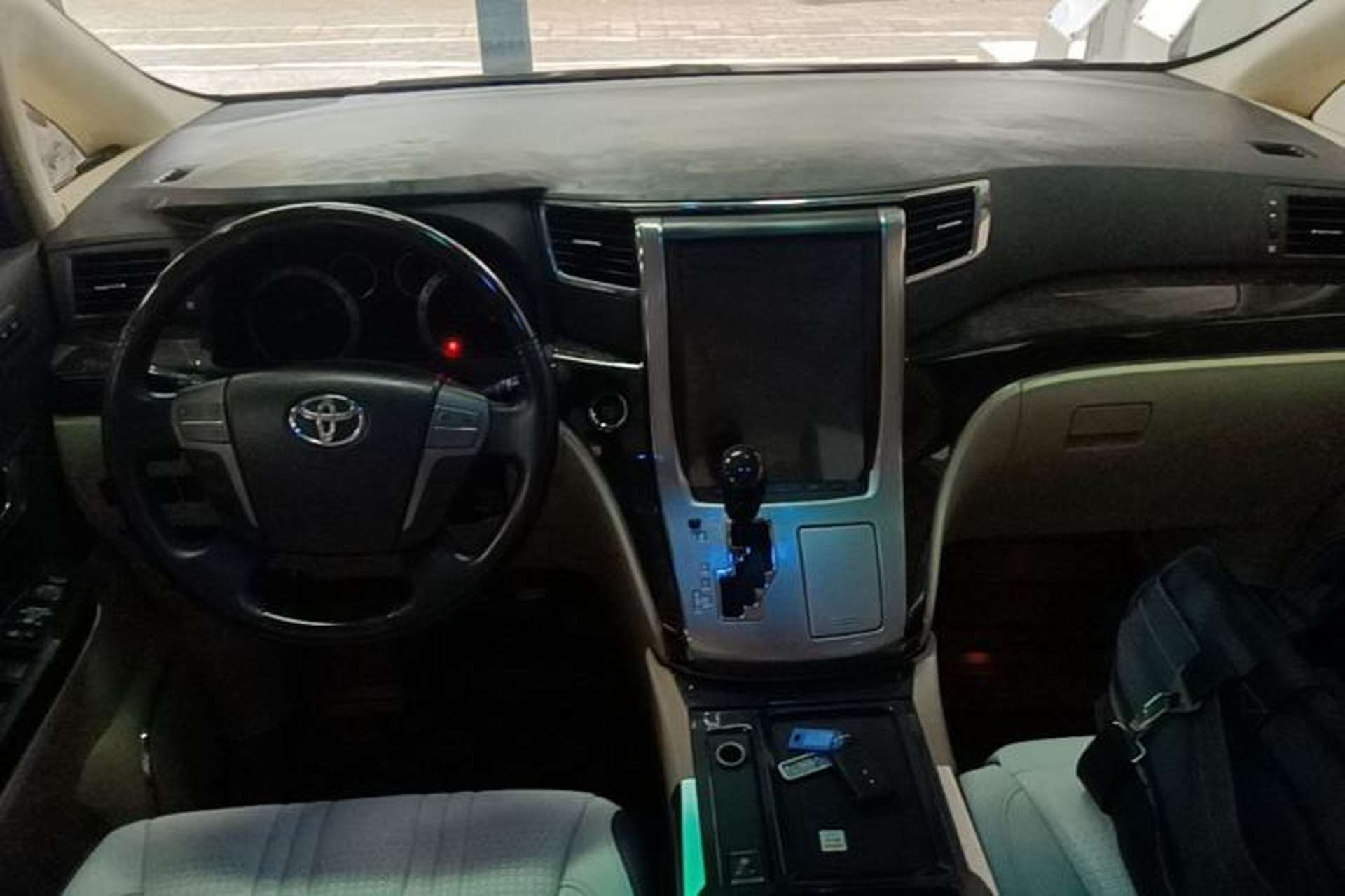 Used Toyota Alphard 2012 3.5L Luxury Edition Center Console