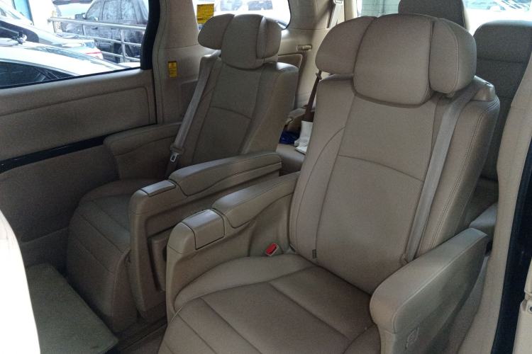 Used Toyota Alphard 2012 3.5L Luxury Edition Interior 4