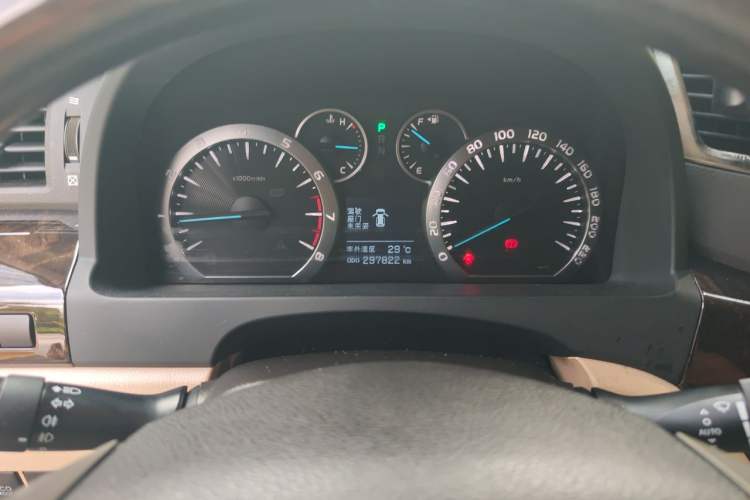 Used Toyota Alphard 2012 2.4L Luxury Edition Odometer Close Up