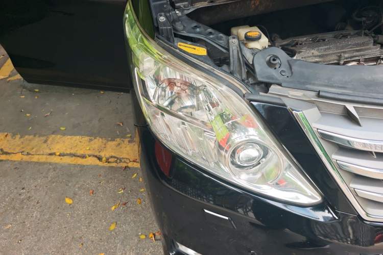 Used Toyota Alphard 2012 2.4L Luxury Edition Right Front Headlight
