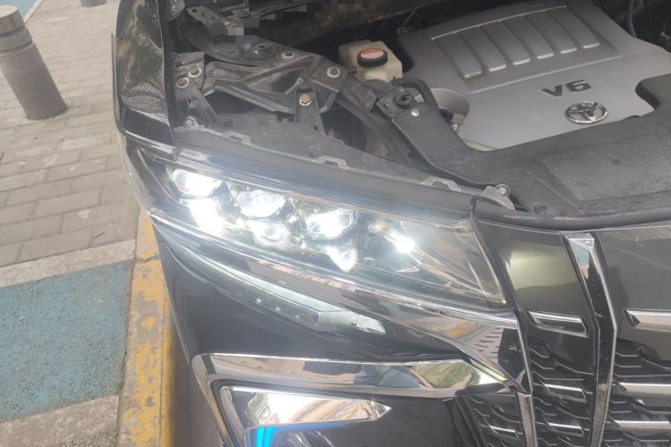 Used Toyota Alphard 2012 3.5L Luxury Edition Right Front Headlight
