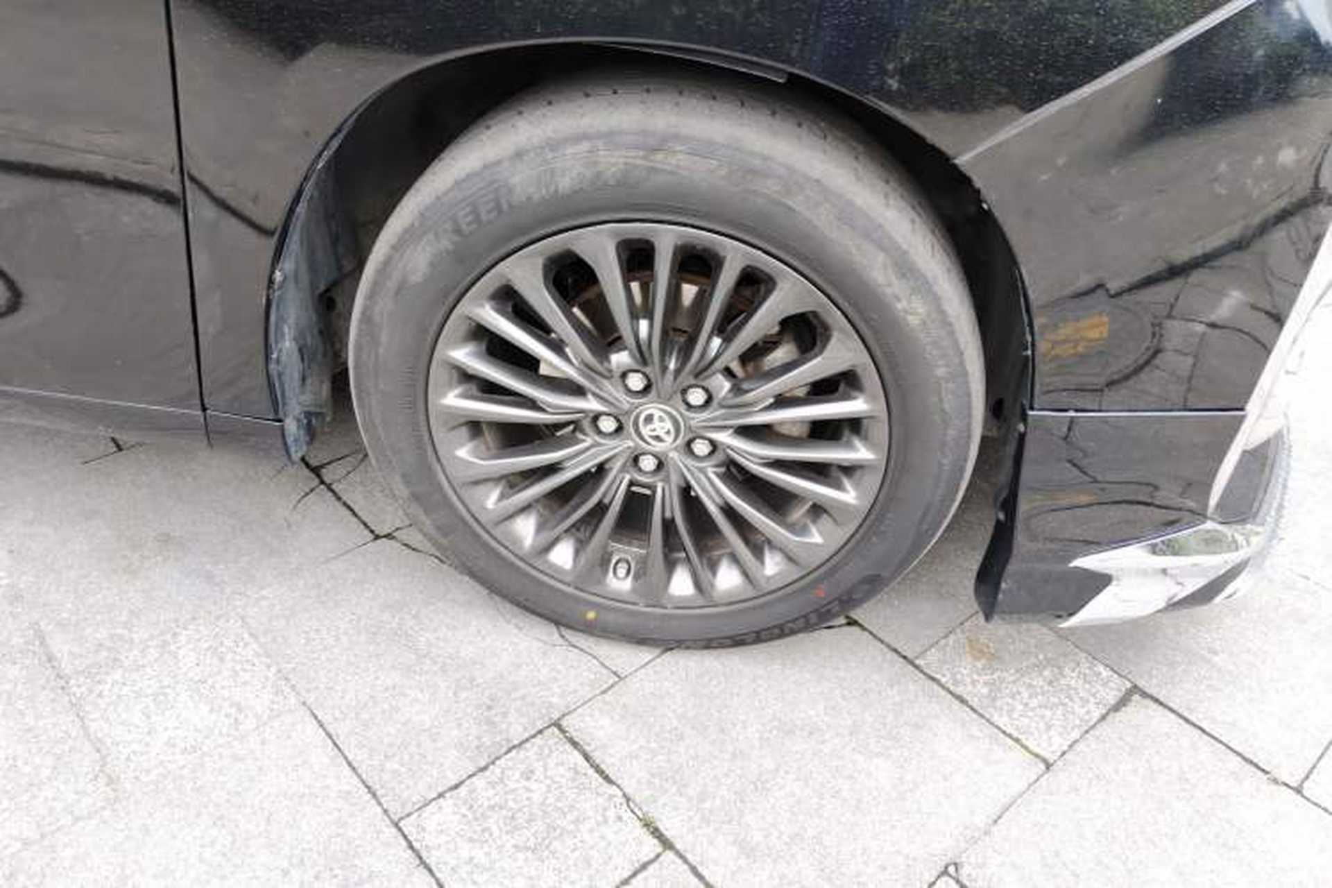 Used Toyota Alphard 2012 3.5L Luxury Edition Right Front Wheel Hub