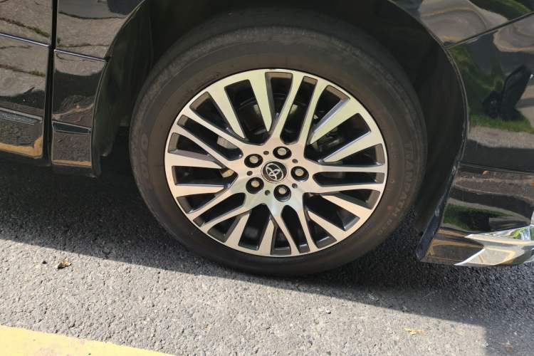 Used Toyota Alphard 2012 3.5L Luxury Edition Right Front Wheel Hub