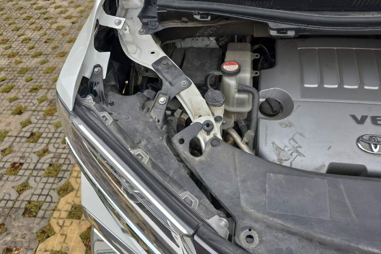Used Toyota Alphard 2012 3.5L Luxury Edition Engine Bay Right