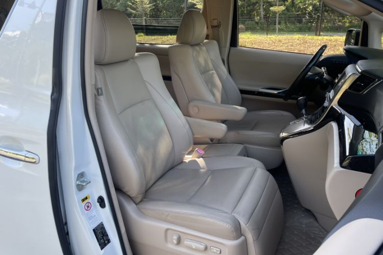 Used Toyota Alphard 2012 3.5L Luxury Edition Interior 1