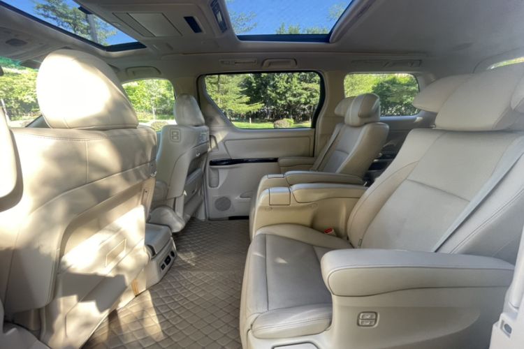 Used Toyota Alphard 2012 3.5L Luxury Edition Interior 12