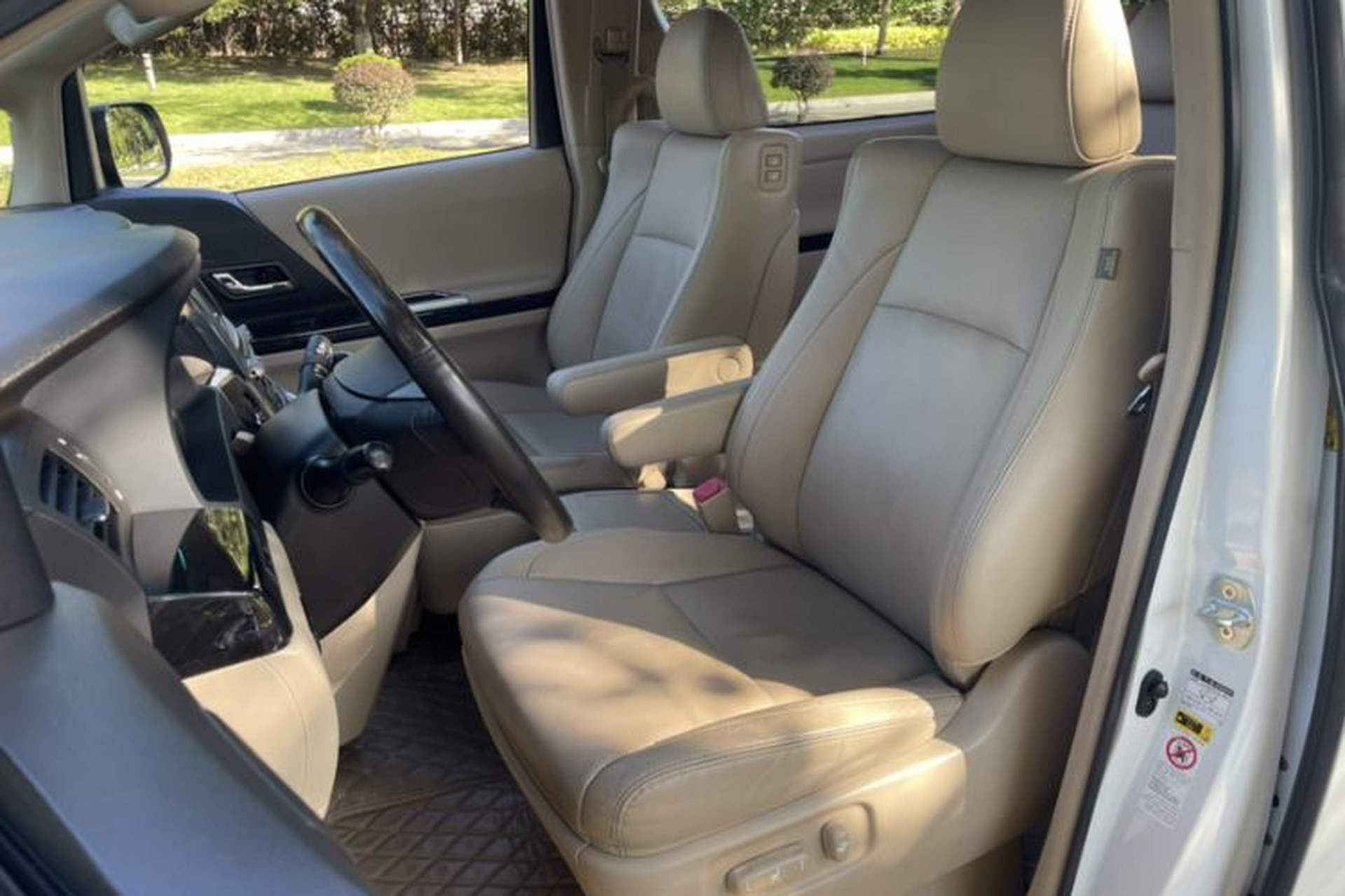 Used Toyota Alphard 2012 3.5L Luxury Edition Interior 13