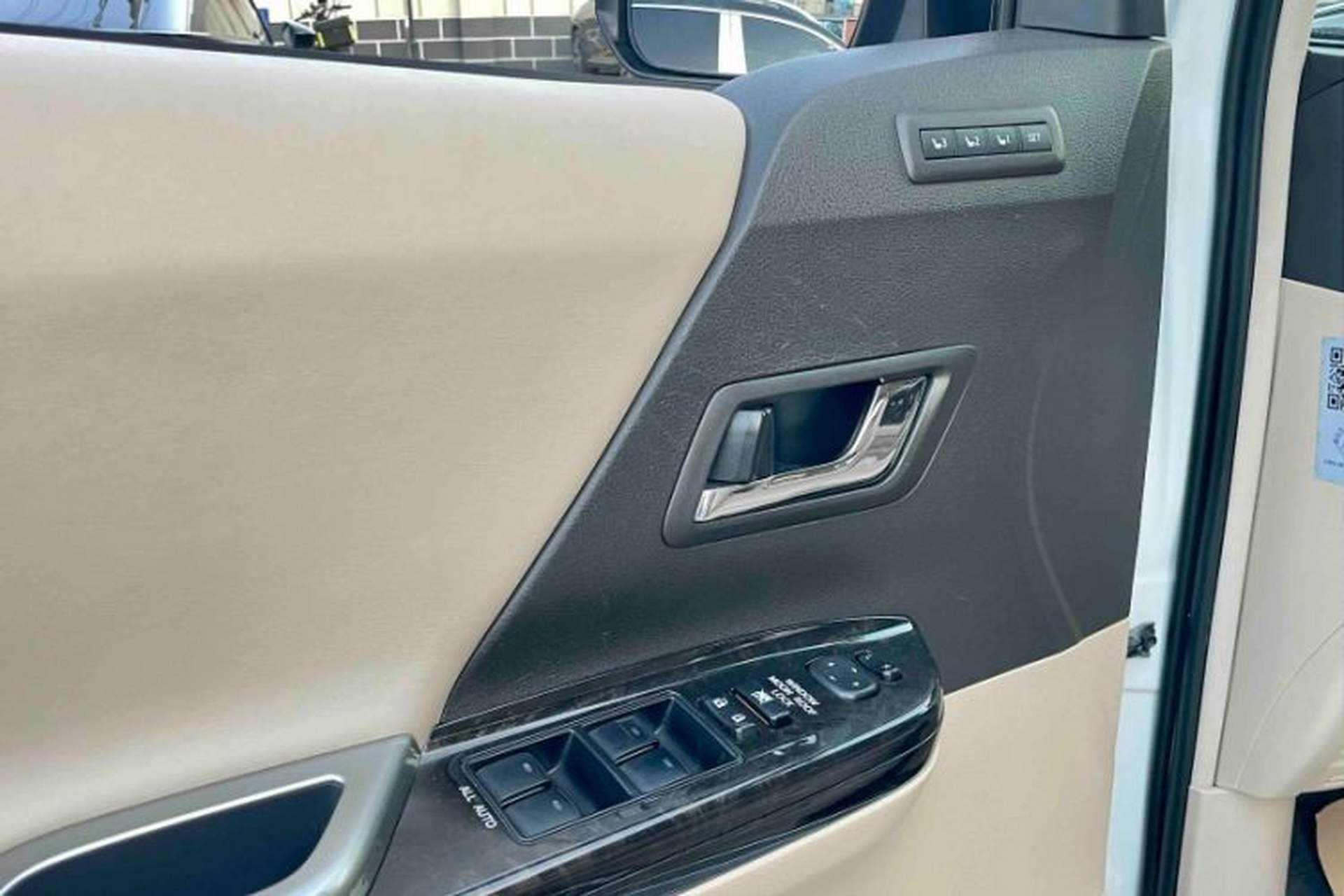 Used Toyota Alphard 2012 3.5L Luxury Edition Interior 13
