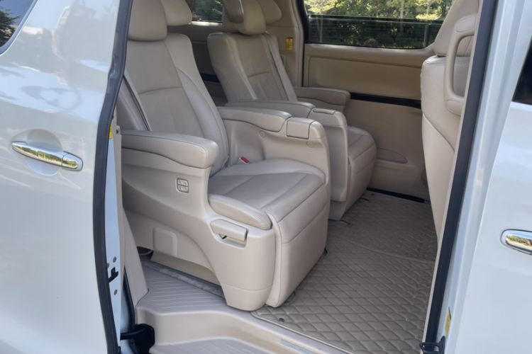 Used Toyota Alphard 2012 3.5L Luxury Edition Interior 2