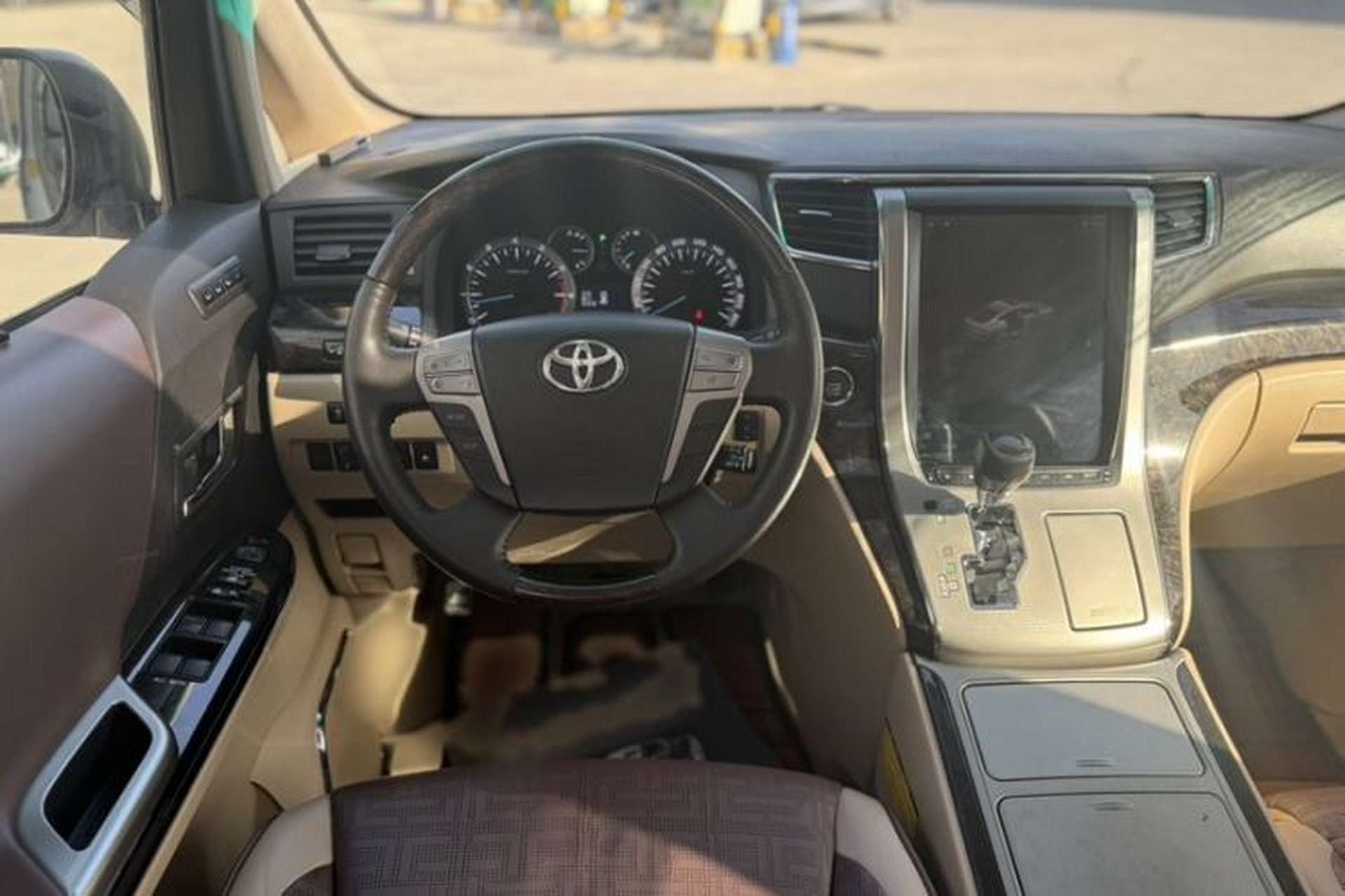 Used Toyota Alphard 2012 3.5L Luxury Edition Interior 2