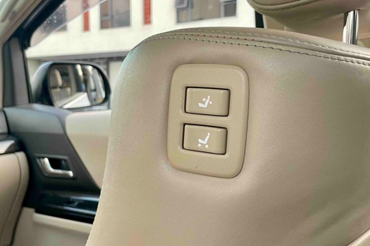 Used Toyota Alphard 2012 3.5L Luxury Edition Interior 5