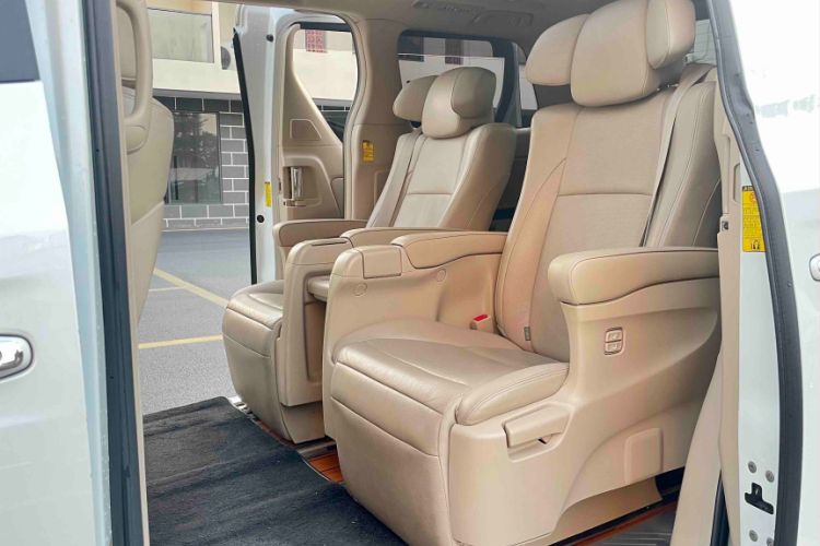 Used Toyota Alphard 2012 3.5L Luxury Edition Interior 6
