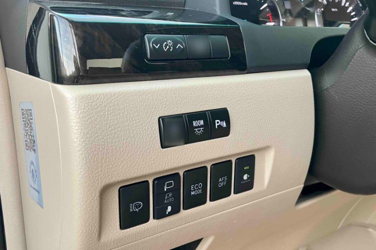 Used Toyota Alphard 2012 3.5L Luxury Edition Interior 8