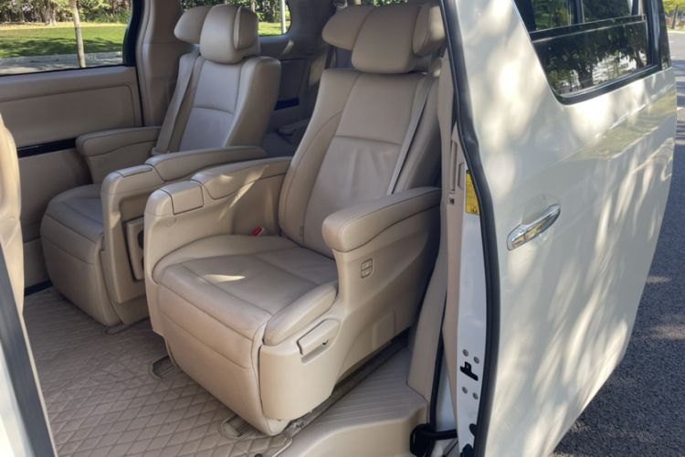 Used Toyota Alphard 2012 3.5L Luxury Edition Interior 9