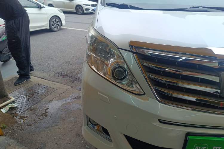 Used Toyota Alphard 2012 3.5L Luxury Edition Right Front Headlight