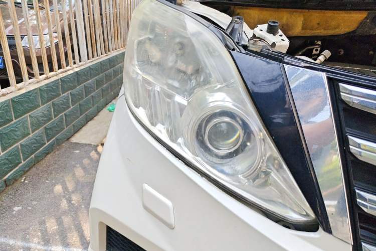 Used Toyota Alphard 2012 3.5L Luxury Edition Right Front Headlight