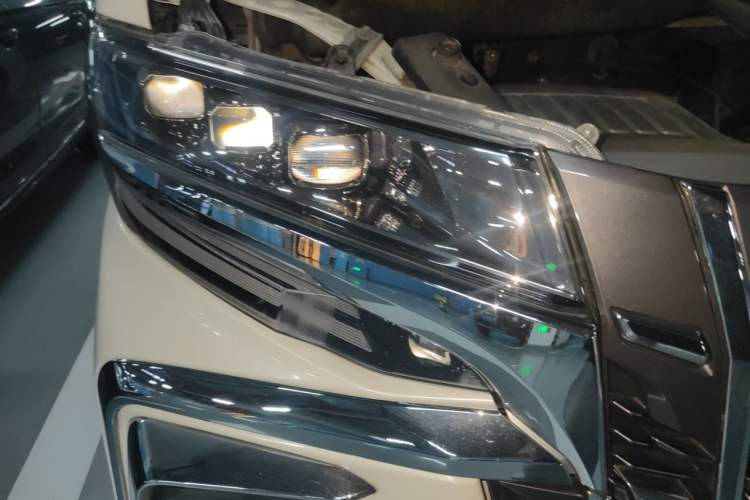 Used Toyota Alphard 2012 3.5L Luxury Edition Right Front Headlight